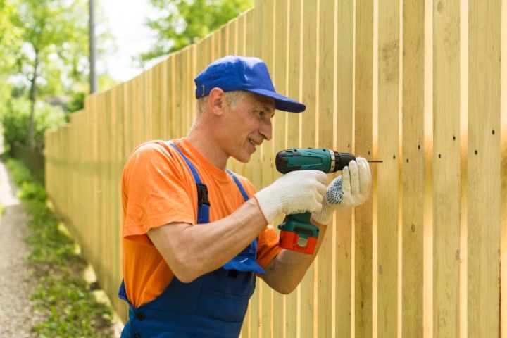 Fence Contractor in {city}, {stateAbbr}
